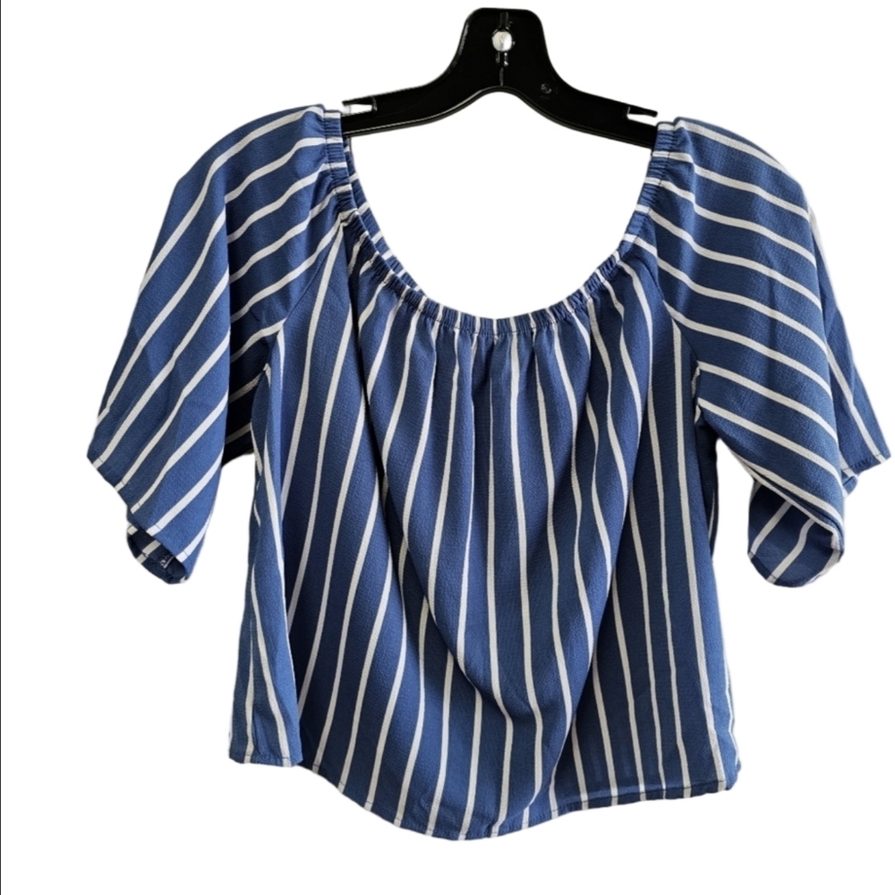 ✨ 3/$20✨ Striped off the shoulder flowy striped top